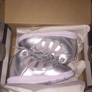 Jordan Max Aura SE (Silver, grey & white)